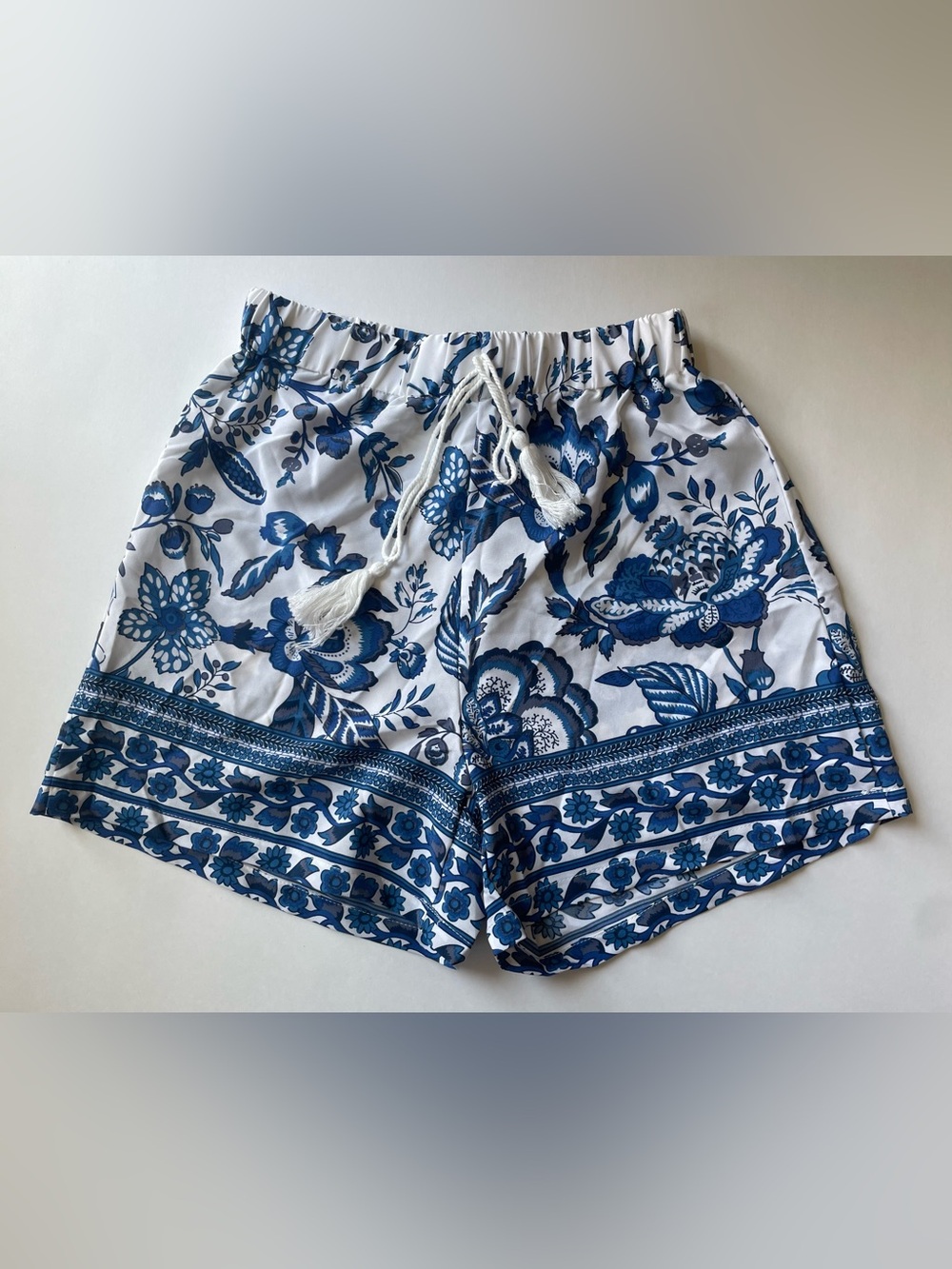 Wdirara Women's Blue Floral Drawstring Shorts